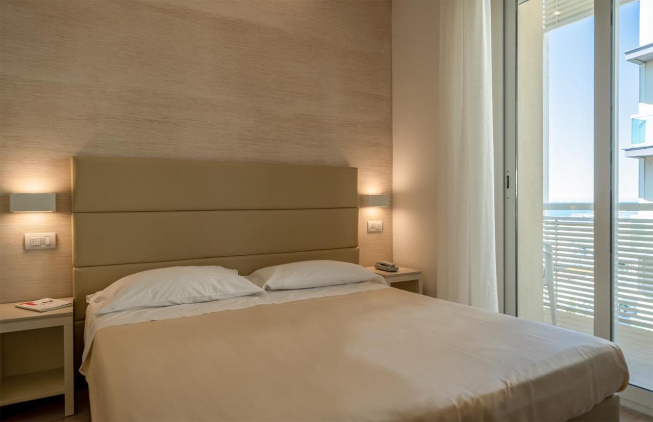 Hotel Bristol Каттоліка Екстер'єр фото