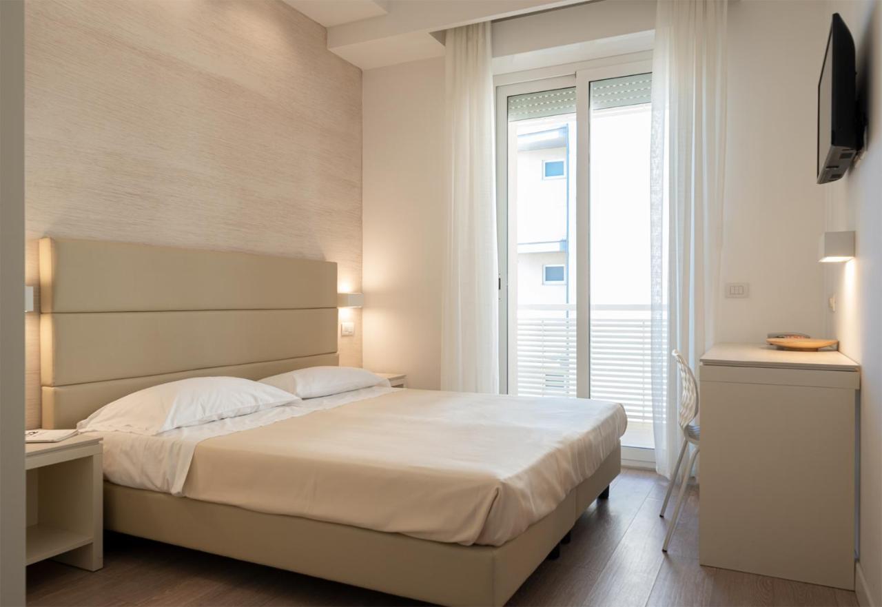 Hotel Bristol Каттоліка Екстер'єр фото