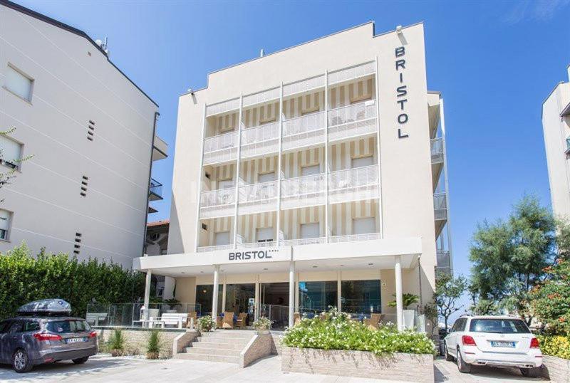 Hotel Bristol Каттоліка Екстер'єр фото