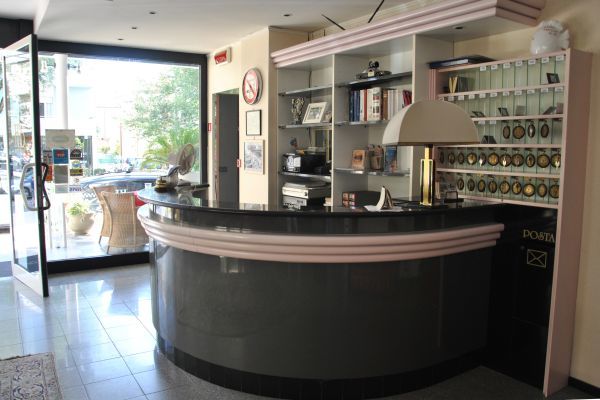 Hotel Bristol Каттоліка Екстер'єр фото
