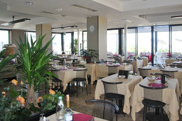 Hotel Bristol Каттоліка Екстер'єр фото