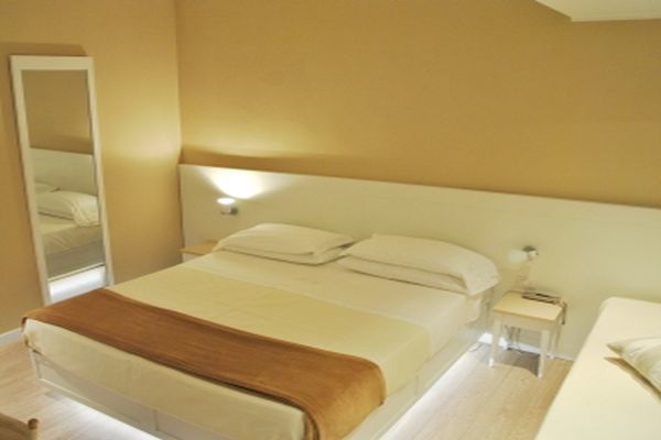 Hotel Bristol Каттоліка Екстер'єр фото