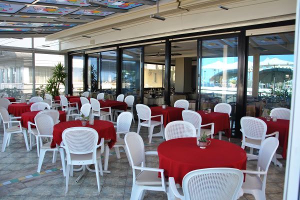 Hotel Bristol Каттоліка Екстер'єр фото