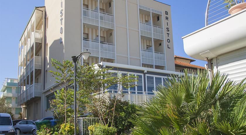 Hotel Bristol Каттоліка Екстер'єр фото