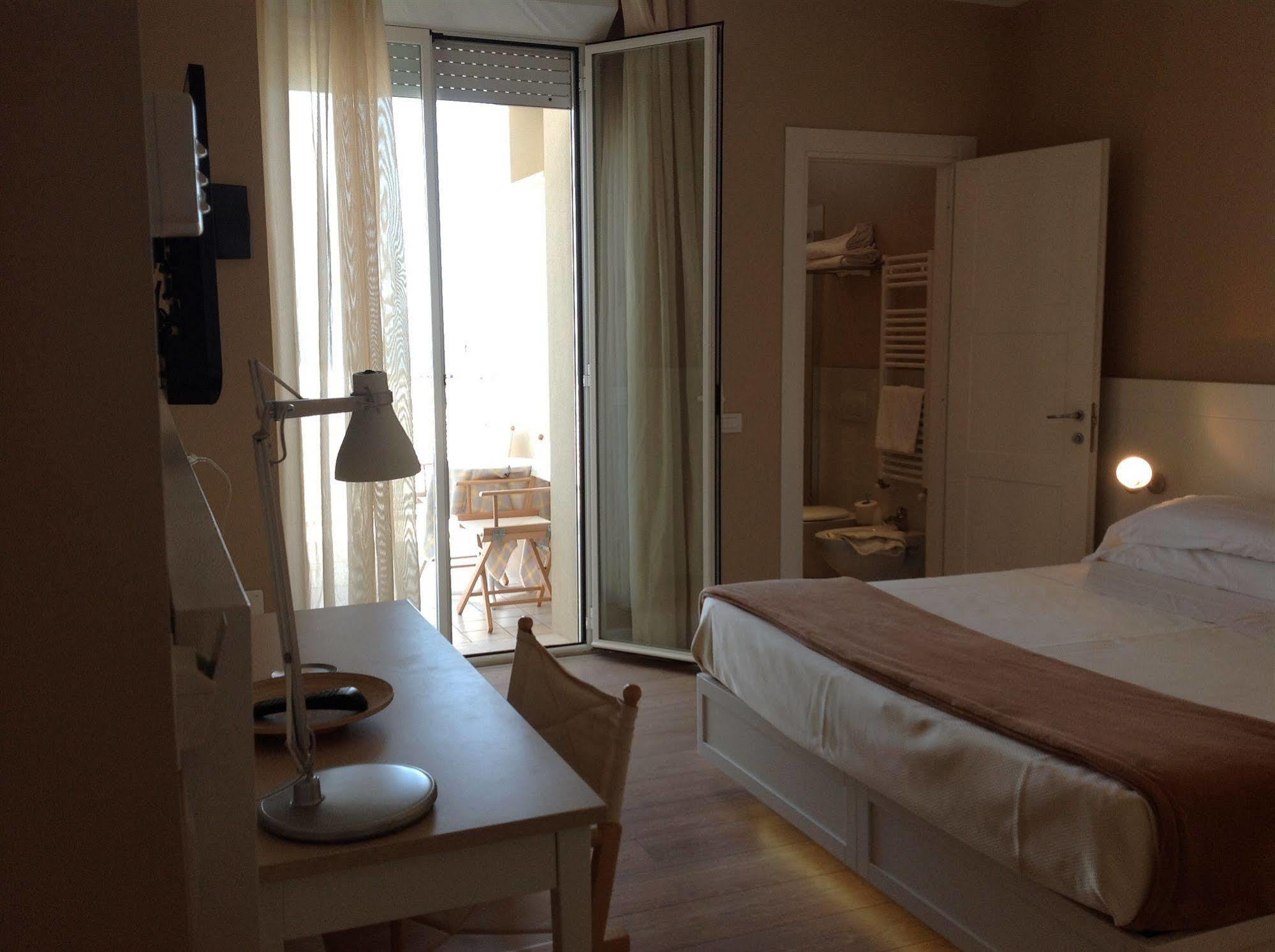 Hotel Bristol Каттоліка Екстер'єр фото